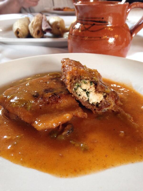 cmexicana's tweet photo. Chile chipotle meco, pasado por piloncillo, capeado y relleno de requesón. #Tlaxcala @hsoltepec excelente! http://t.co/wceVyOdMBJ