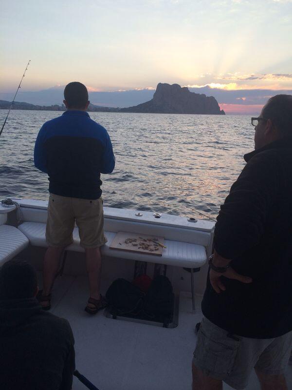 Tour4Explorer's tweet image. Dia de pesca, y con este precioso amanecer.