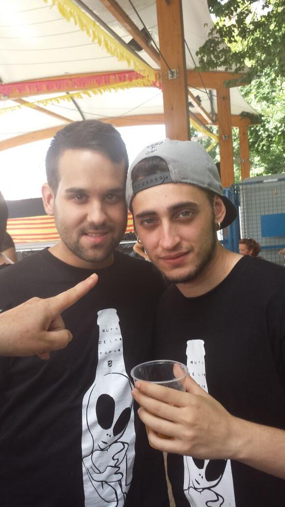 Chuzital's tweet photo. Agustisimo en el Barrio de Lourdes! @blonstark #fiestamayor http://t.co/RXbL9e8GbN
