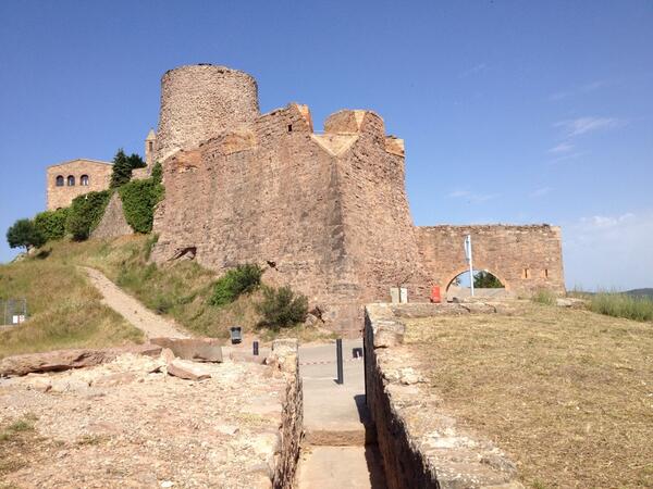 pepberga's tweet photo. Al castell de Cardona, on aquesta tarda es dona el tret de sortida de la ruta 1714 http://t.co/DOOAqEPnDu