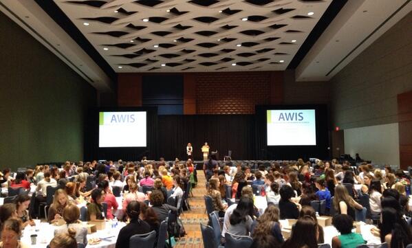 ClareFieseler's tweet photo. My glorious return to twitter prompted by incredible room of 430 female scientists at #Evolution2014 #womeninscience http://t.co/wOpfqcPFQb