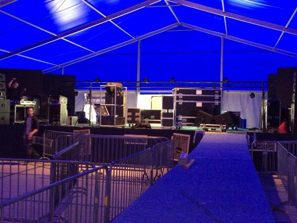 Er wordt al hard gewerkt aan de opbouw in de #Ensyfair tent voor @OriginalsMusic! Zin in in! Tot zo!