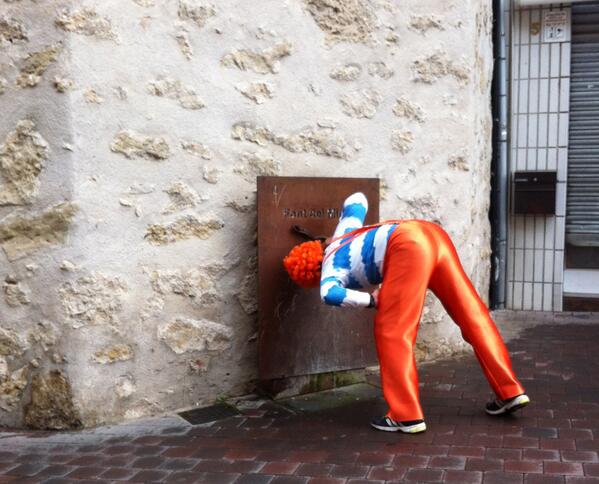 BarriRaval's tweet photo. UF! això dels #Barris2014 és una mica esgotador! En Teo recupera forces... http://t.co/mDt0ORTkii