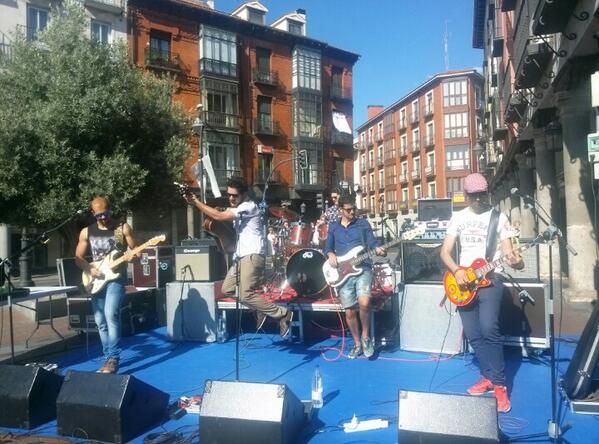 Conciertazo de <a href="/eLe_De_eMe/">eLe De eMe</a> en plaza Fuente Dorada #Valladolid #diadelamusica