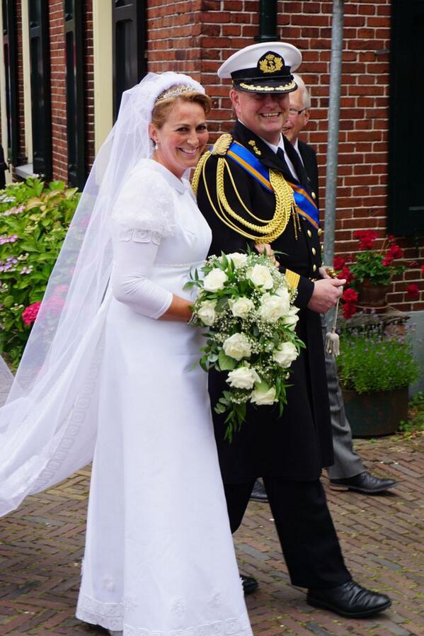 #holten #rijssen ook morgen zijn WA en Maxima in Holten. Wil je ze ook ontmoeten? de poort is open vanaf 14:00 uur.