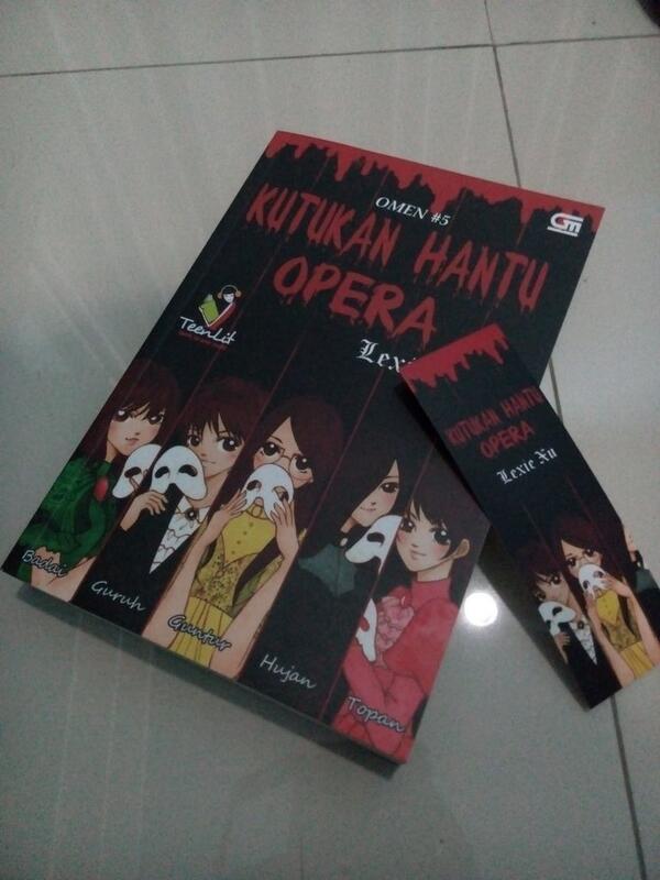 DatLoyalServant's tweet image. [hello, long time no see *giggles* i try so hard for the whole week to get this book.. so that's the reason]