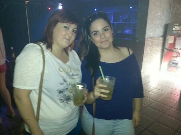 VictoriaLR8's tweet photo. "@Bea91df: Empezando la tarde con @VictoriaLR8 hoyy se liaaaa veras...jaja http://t.co/mbRMn1lRzN" Veraaaaas!!!!! jajja