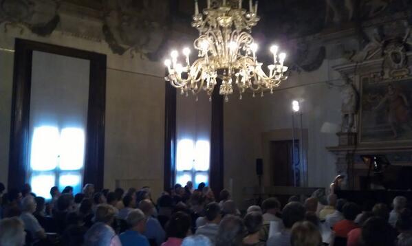 comunebologna's tweet photo. Salone Carracci a Palazzo Magnani per #24OreSuonate #Bologna http://t.co/FyBISSyv5t