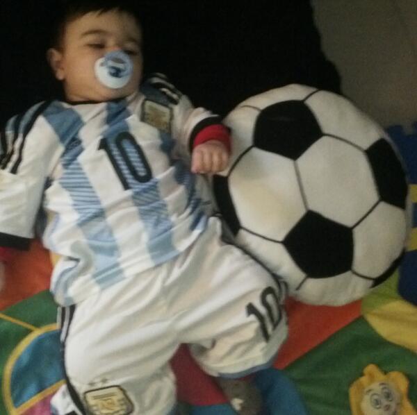 lachicasabrina's tweet photo. HABER POR FABOR SI ASEN ALGO ESTOS MUERTO,,,ABURRIDICIMO EL PRIMER TIENPO TIAGO SE DURMIO http://t.co/XLHQpiwELm