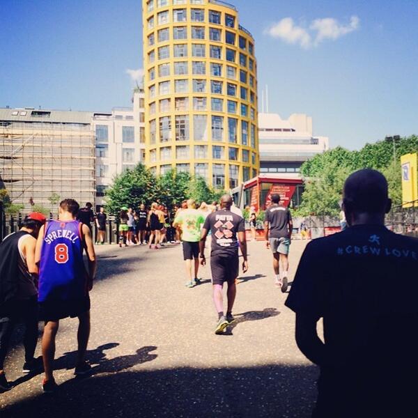 DavidGardiner__'s tweet photo. Another shot from earlier today, leaving the Tate. #rundemcrew #btgldn #nike #running #c... http://t.co/bzz3dSJ5D6 http://t.co/8GVxX4V0By