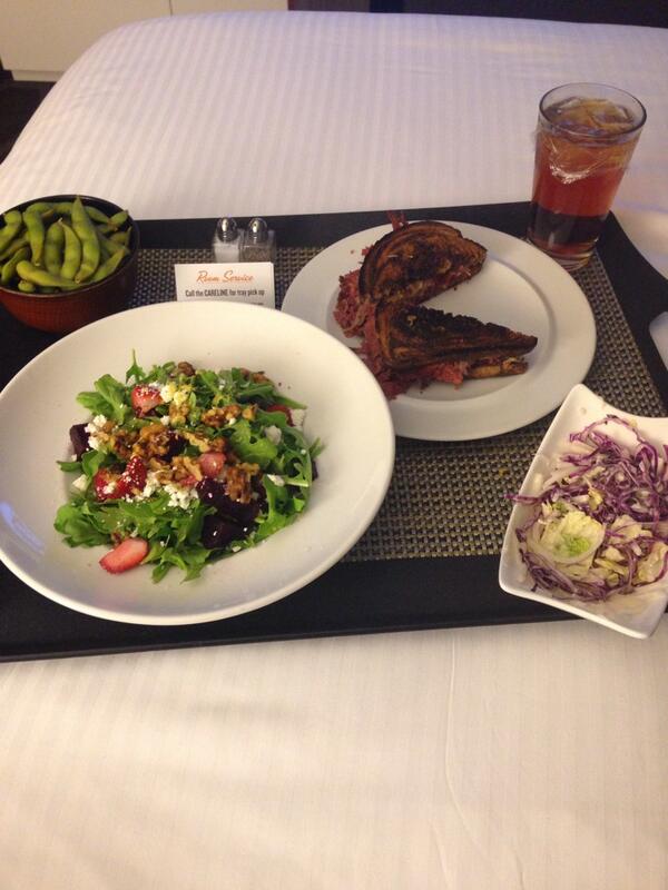 DruBaby's tweet image. I&apos;ve been at my hotel for 15 minutes and already ordered $60 worth of food. #gogoproblems #gogodiet #thickgogodancer