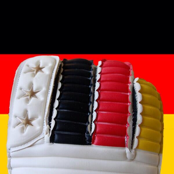 SamtohGK's tweet photo. If neuer saves a penalty tonight we will give away a pair of these Deutschland gloves RT to enter http://t.co/oW1O4MOROx