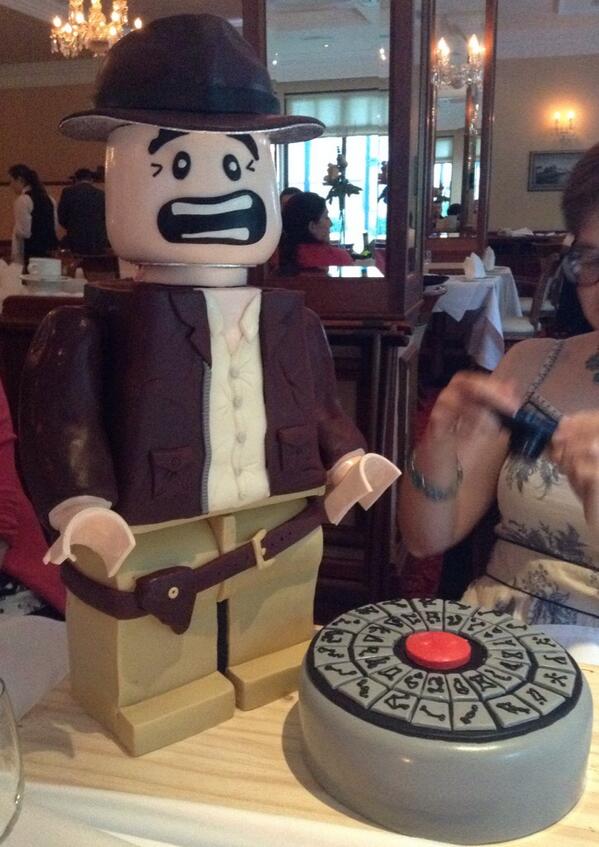 lazzacombs's tweet photo. Craziest cake i have ever eaten! http://t.co/4TOi73zLX3