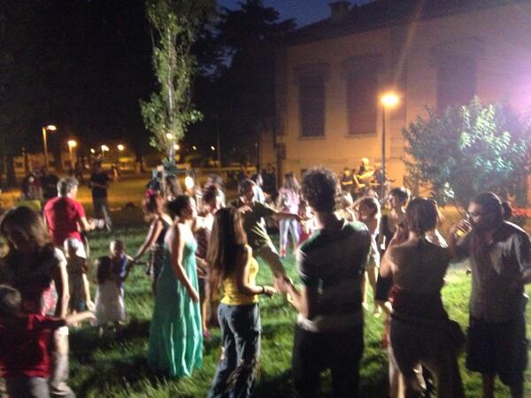 ParcoTrotter's tweet photo. Musica, musica, musica e si balla nel Parco @MakeMusicMilan #makemusicmilan #solstizio http://t.co/4hv4UY0Vnr