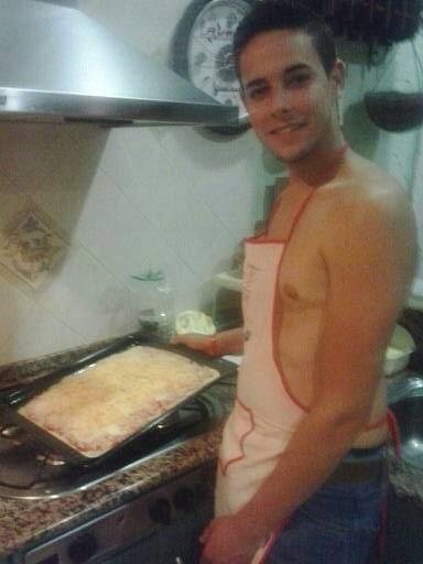 nataliaandreo's tweet photo. Ya que tuviera todos los dias este pedazo de cocinero @javitoo67 http://t.co/cgXMq3Jk1t