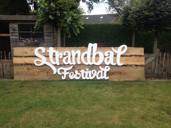 HetStrandBal's tweet image. Jaja de voorbereidingen voor Strandbal zijn al in volle gang! Hier alvast een sneak preview!