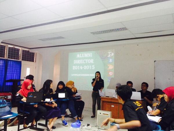 cimsaunand's tweet photo. Agenda selanjutnyaa, presentasi proker Aldi @LuthfillahGF : ) http://t.co/fsI4vXYrVM