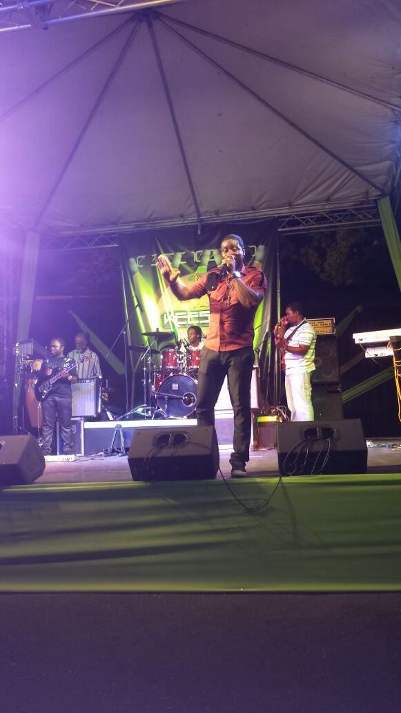 jamaicansmusic's tweet photo. Singing Melody is taking us back to some classic reggae tunes... #KeesingLIVE #reggae #music http://t.co/Xb1pk9TjHj