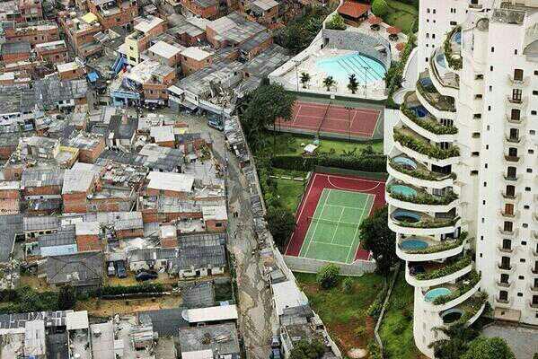 Futbol_Secretos's tweet photo. Las dos caras de Brasil… http://t.co/wxZNdudoL2