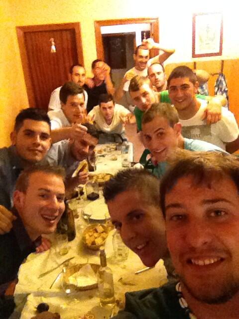 diego_guirao's tweet photo. Gr gr grandes amigos @pilas_86 @SusinLopez @tudela11 @karloskarrasko @torrao1993 @jero_lin @patuxas @seju_campillos http://t.co/Tk6dqme8SI