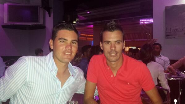 martavegamedina's tweet photo. De copitas @antoniojoseprie @antoniojoseprie @migue2186 @alber2101  @lauracom23 http://t.co/0FfRTI7AUU