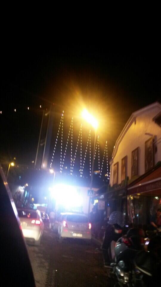 AAHMETLER's tweet photo. Bikerede koprunun altindan gecelim :-D (@ Ortakoy bebek turu) http://t.co/OjMhJUmVV4 http://t.co/uueyBSFnMS