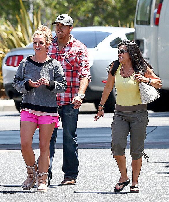 Robert Haviland On Twitter Britney Spears Court Ordered Law Firm Overseer David Lucado And Lynne Spears Today Nice Lamby Ugg Boots Xoxo 3 Http T Co Ck3wgtjc6c