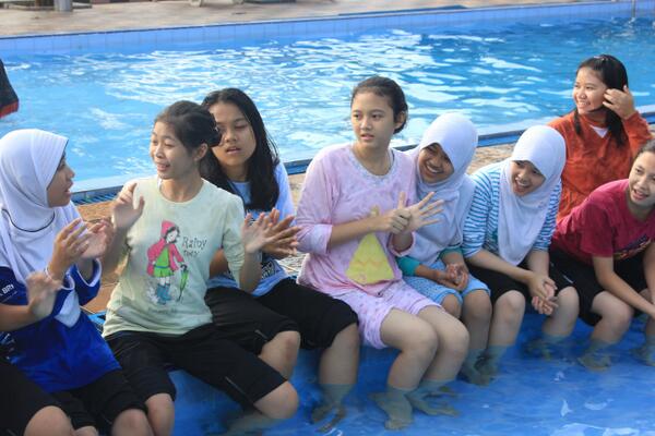 SenadaIX2's tweet photo. polisi polisi numpang tanya=)) http://t.co/6Euca4KEKP