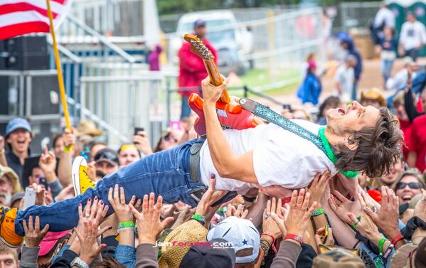 JamForums's tweet image. @charlieworsham #crowdsurf