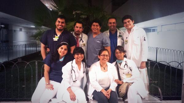 chuchopech's tweet photo. Ultima guardia de fin de semana #cosasquejamasseolvidan un gustazo @mogueldzul @joecriu http://t.co/FSg6GOarQ1