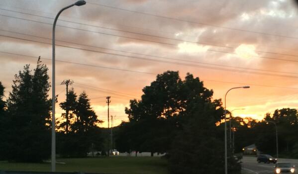 anisaamonet's tweet image. Summatime fine 🌞 #firstsunset