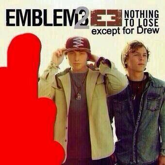 heyloveliv's tweet image. this makes me wanna laugh &amp;amp; punch someone