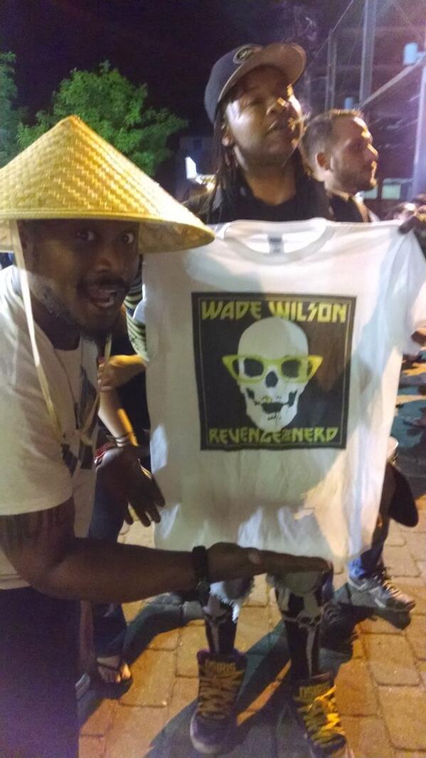 DubstepMafia215's tweet photo. Power duo @WadeWilsonWorld &amp;  @M3MadMrMooch @aantrenton #AANTrenton #DubstepMafia #Trenton http://t.co/AXUPS46SCC