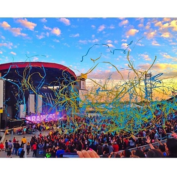 ParamoreAsian's tweet image. #MONUMENTOUR (Photo by laurensarfati)