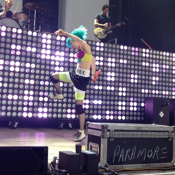 ParamoreAsian's tweet image. #MONUMENTOUR
