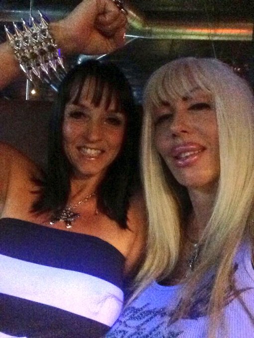 Hanging with my long time friend @xxxsummerc xxoo love u :) http://t.co/M75MwPCJuX<a class="tags" href="/tag/xxxsummerc">@xxxsummerc</a>