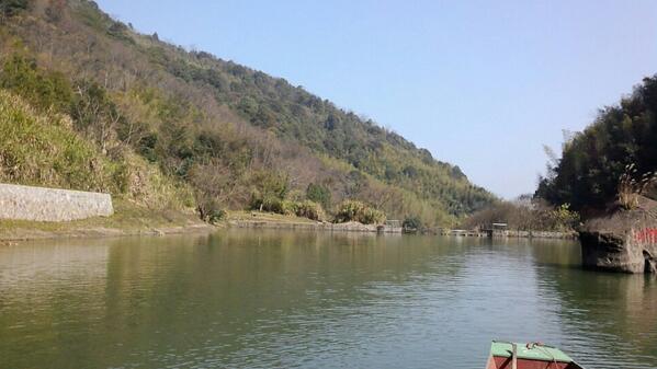 ahaha0430's tweet photo. 前に中国は赤ちゃんを食べる国だっていうのが流れてたけど、そんなんありえないから。笑
空気が汚いのは都会だけ。私のお父さんの地元はとても綺麗な場所だよ。 http://t.co/HBTpIx45S4