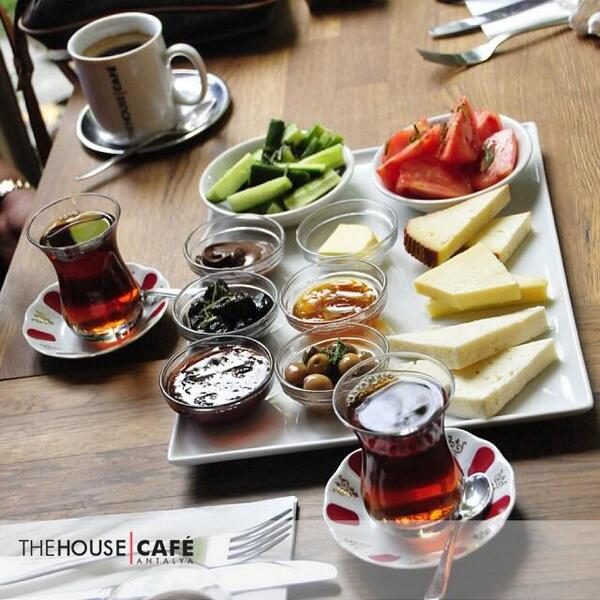 Pazar demek, harika bir kahvaltı demek! The House Cafe Antalya'da güne mutlu bir başlangıç yapın.