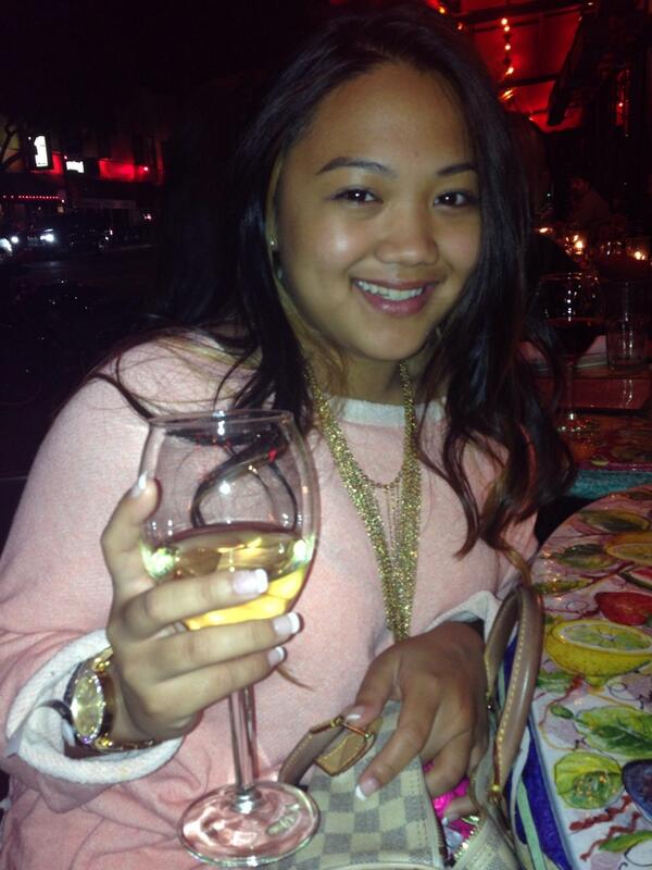 ReginLauren's tweet photo. Late night wine 🍷#calinightlife http://t.co/qWw3HGVJV7