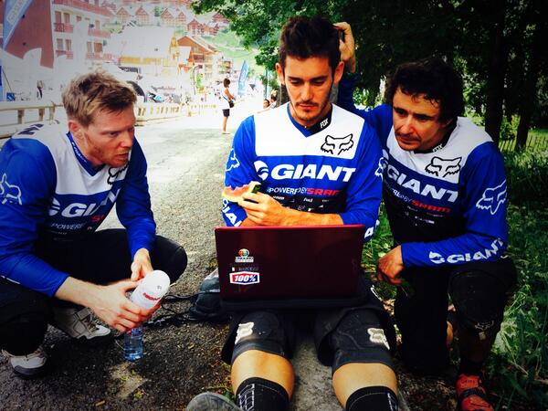 The practice of the stage 4 is done...! Concentration W/ <a href="/joshcarlson86/">Josh Carlson</a> &amp; <a href="/A_Craig/">Adam Craig</a> !!  #ewsvalloire @World_Enduro