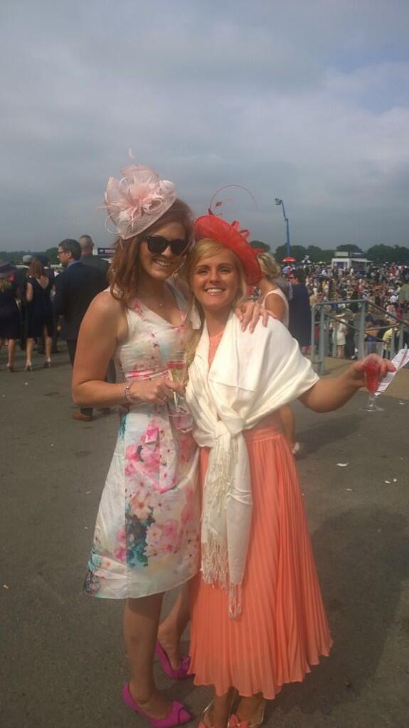 sjgrainger1's tweet photo. Had a fabulous time at ladies day celebrating my dearest friends hen do :)  @ascot @AscotInsider #hendo http://t.co/DDPY9R5mrh