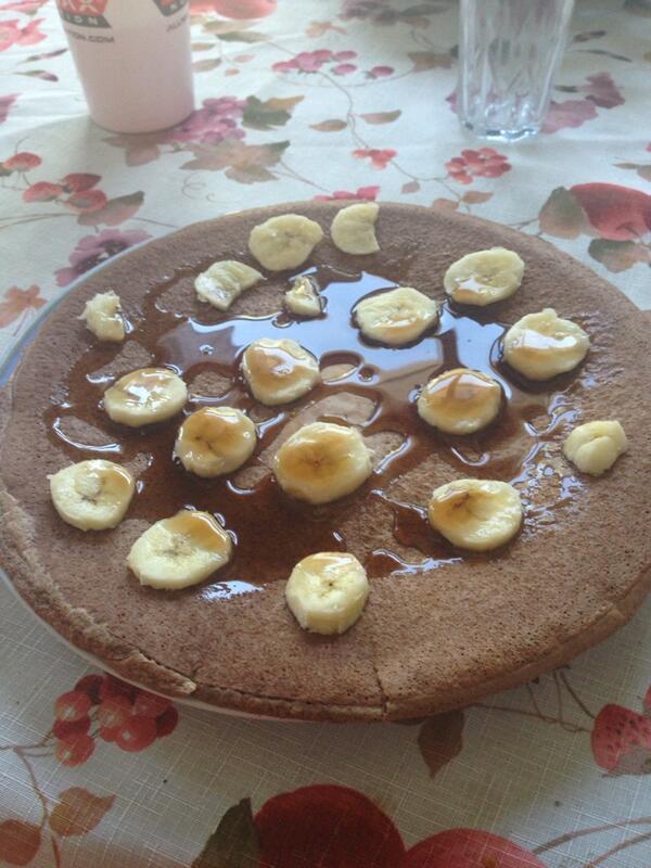 Ferrante89's tweet image. Protien pancake with sugar free walden farms pancake syrup first meal of the day #cleaneats #fitness #unbo