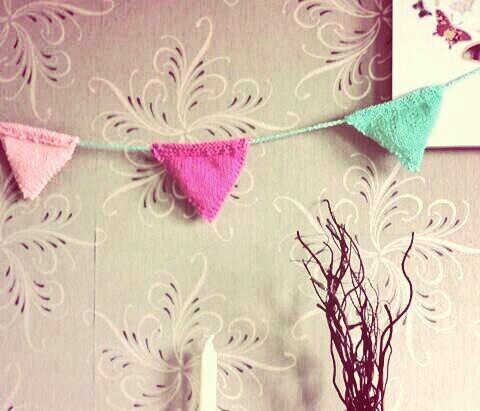 CatKitsch's tweet image. @ChildrenPartyCo hi I make knitted bunting and heart garlands