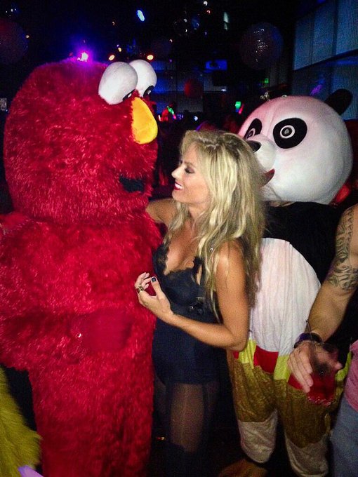 Stop playing hard to get Elmo, bc I like it..💋 http://t.co/68bmiJbJEE<a href="/tag/tbt"class="tags"><span>#tbt</span></a><a href="/tag/summer2013"class="tags"><span>#summer2013</span></a>