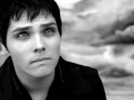 FOODILYSM's tweet photo. #emoproblemsnight when you hear the first note of black parade and you just http://t.co/oJ0ncqox2D