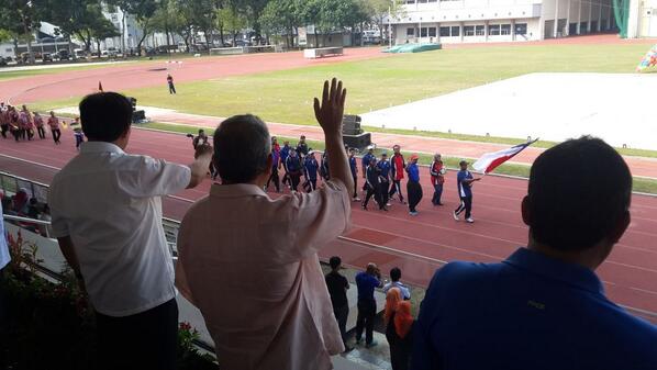KPPA <a href="/ZabidiZainal/">Zabidi Zainal</a> mengalukan peserta kontinjen yg sertai Mini Karnival Sukan MAKSAK M'sia <a href="/LPPKN/">LPPKN</a>  <a href="/KPWKM/">KPWKM</a>