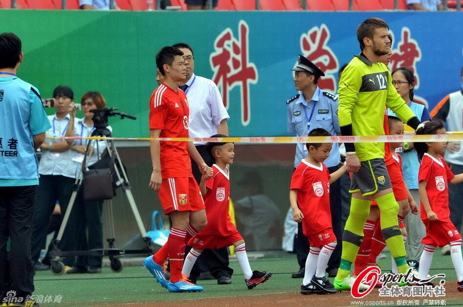 Efremov made 2 caps for Macedonia under Boshko Gjurovski