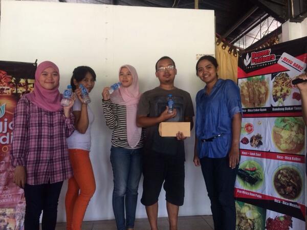 JogjaParadise's tweet photo. Selamat kepada Yuddi, pemenang Rica-rica Ceker Eating Contest! Dan finalisnya ada Wida, Sulis &amp; Uli! http://t.co/qsLFPiYbb6