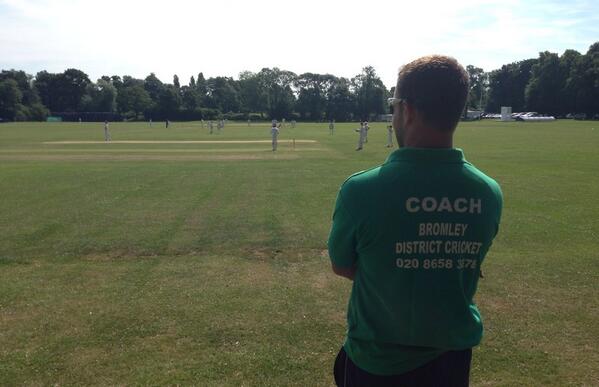 ElthamiansCC's tweet photo. @OECCFoxbury hosting @Bromleydcc u14 district whilst OE's u15's play @OldWillsCC #GloriousDay http://t.co/0OirlEPTyy