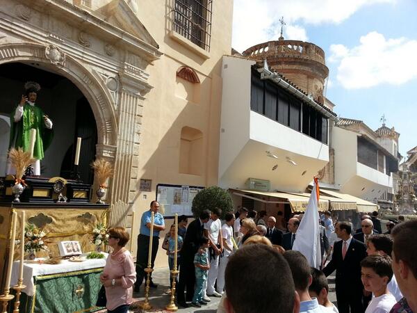 PasionEcijana's tweet photo. "@hdadlayedra: El @GjYedra en el momento de la llegada del Santísimo Sacramento http://t.co/x4T5wFJsgJ""